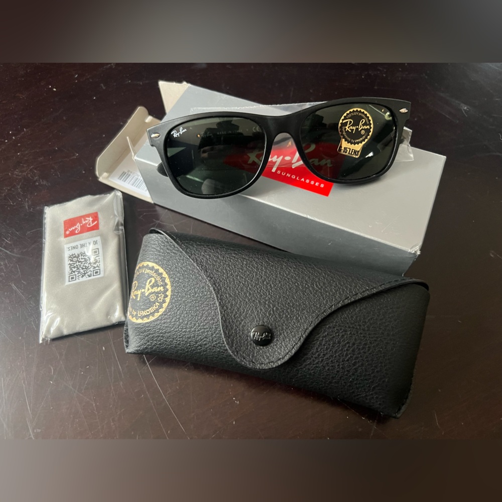 Ray Ban MENS New Wayfarer Sunglasses Brand New